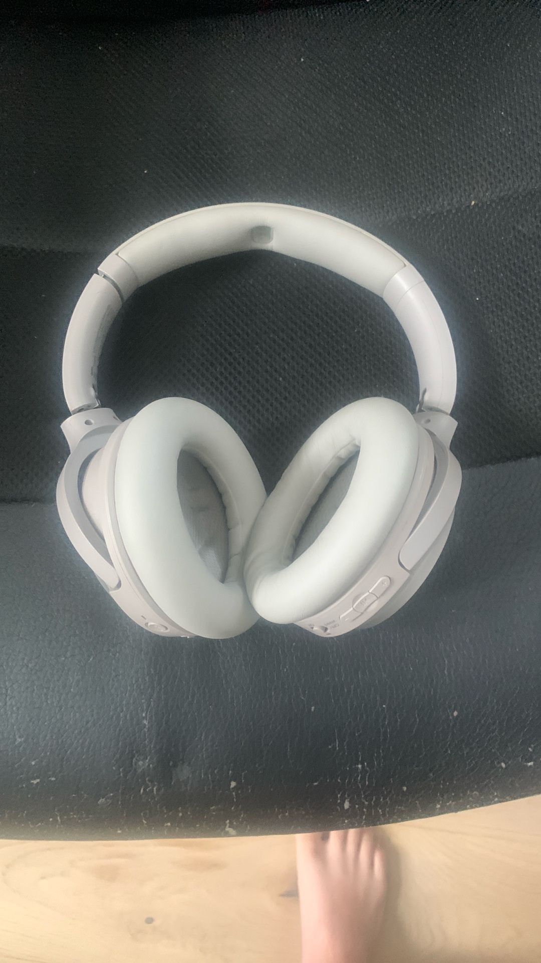 Noise Canceling Avantree Eon Headphones