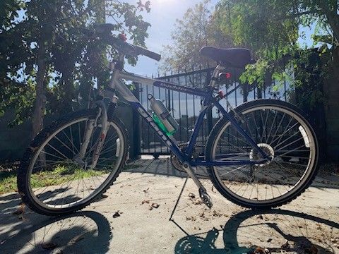 Giant Boulder Se Mountain Bike