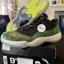New DS 2013 Jordan 11 Low Snakeskin Sz 9.5