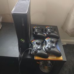 Xbox 360 Slim Bundle--4 Controllers--all Working