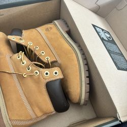 Timberlands Worn Twice For $100. I Paid $150 For Them Size 5.5 Youth 