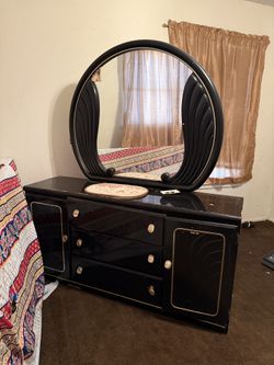 Black Dresser With Mirror