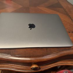 MacBook Air Apple M1 Chip 8GB Unified Memory 256GB SSD