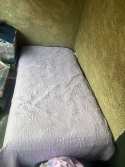 Twin bed