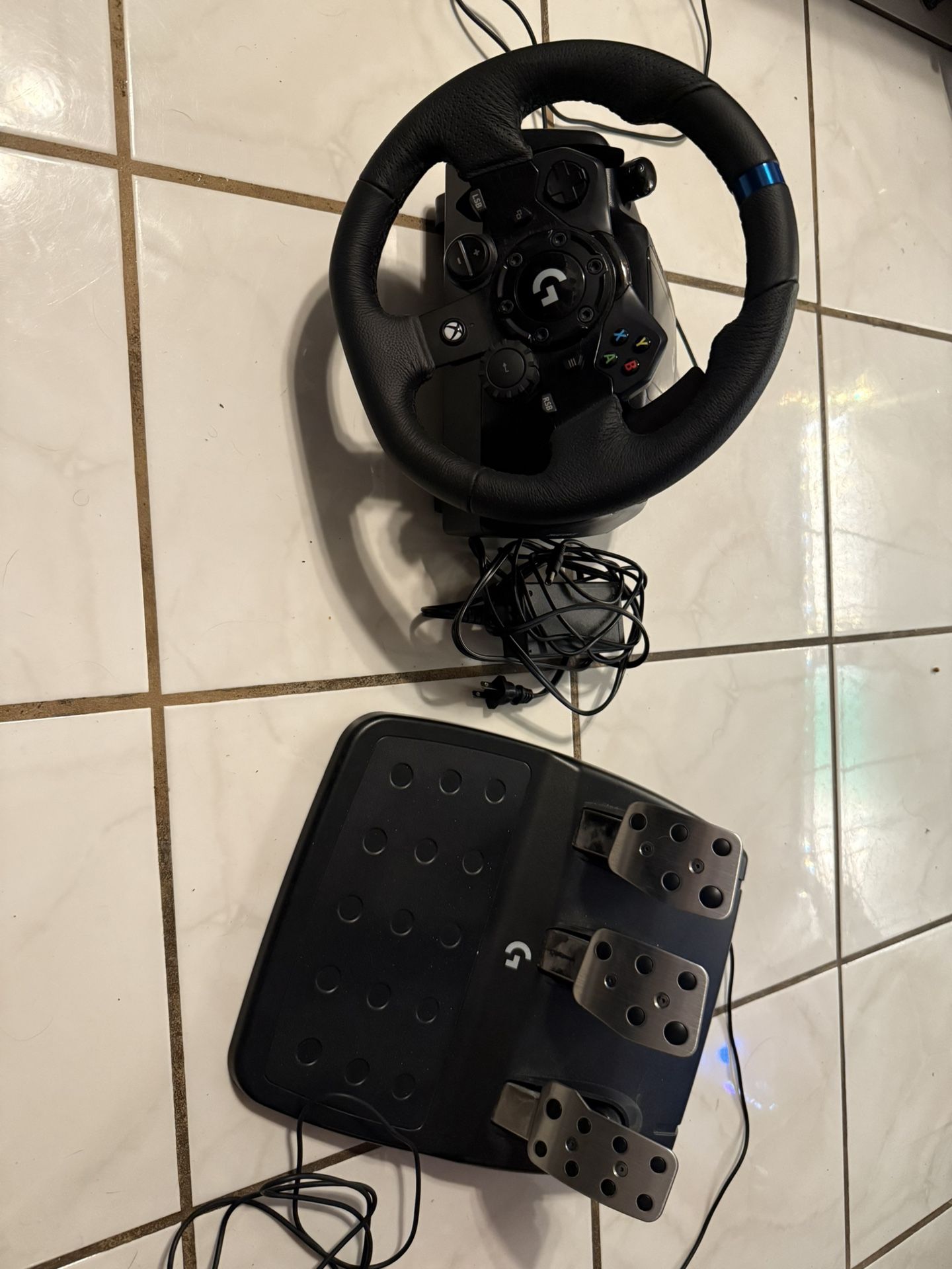 Logitech G923 Racing Wheel and Pedals| Used- Great condition|