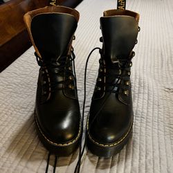 Dr Marten Boots 