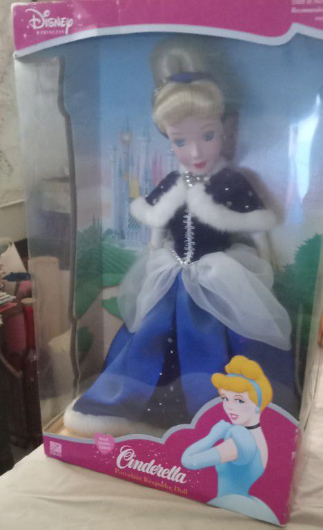 Vintage Disney Princess Cinderella Porcelain Doll 16" Tall