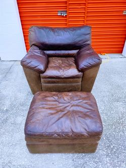 🚨 Leather Chair With Ottoman 🚨 (FREE DELIVERY)