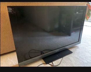 40” Sony TV with Remote