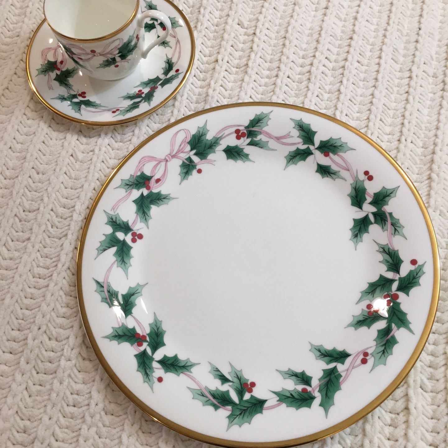 Mikasa Bone China Ribbon Holly Gold Trim (discontinued)