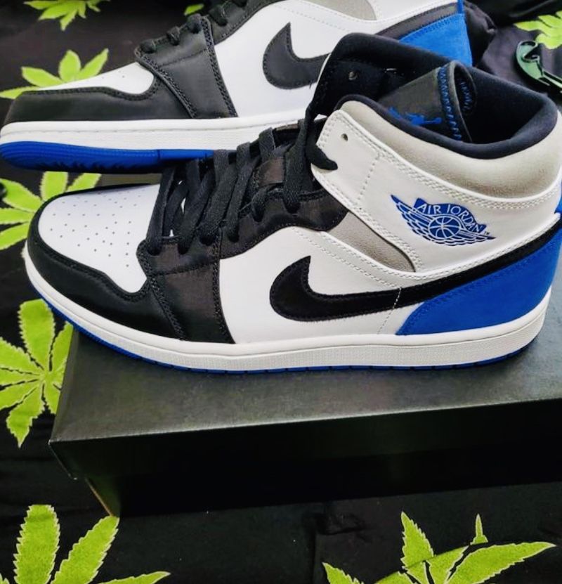 Jordan 1 Mid SE "White/Hyper Royal/Black/Smoke Grey" Men's Shoe