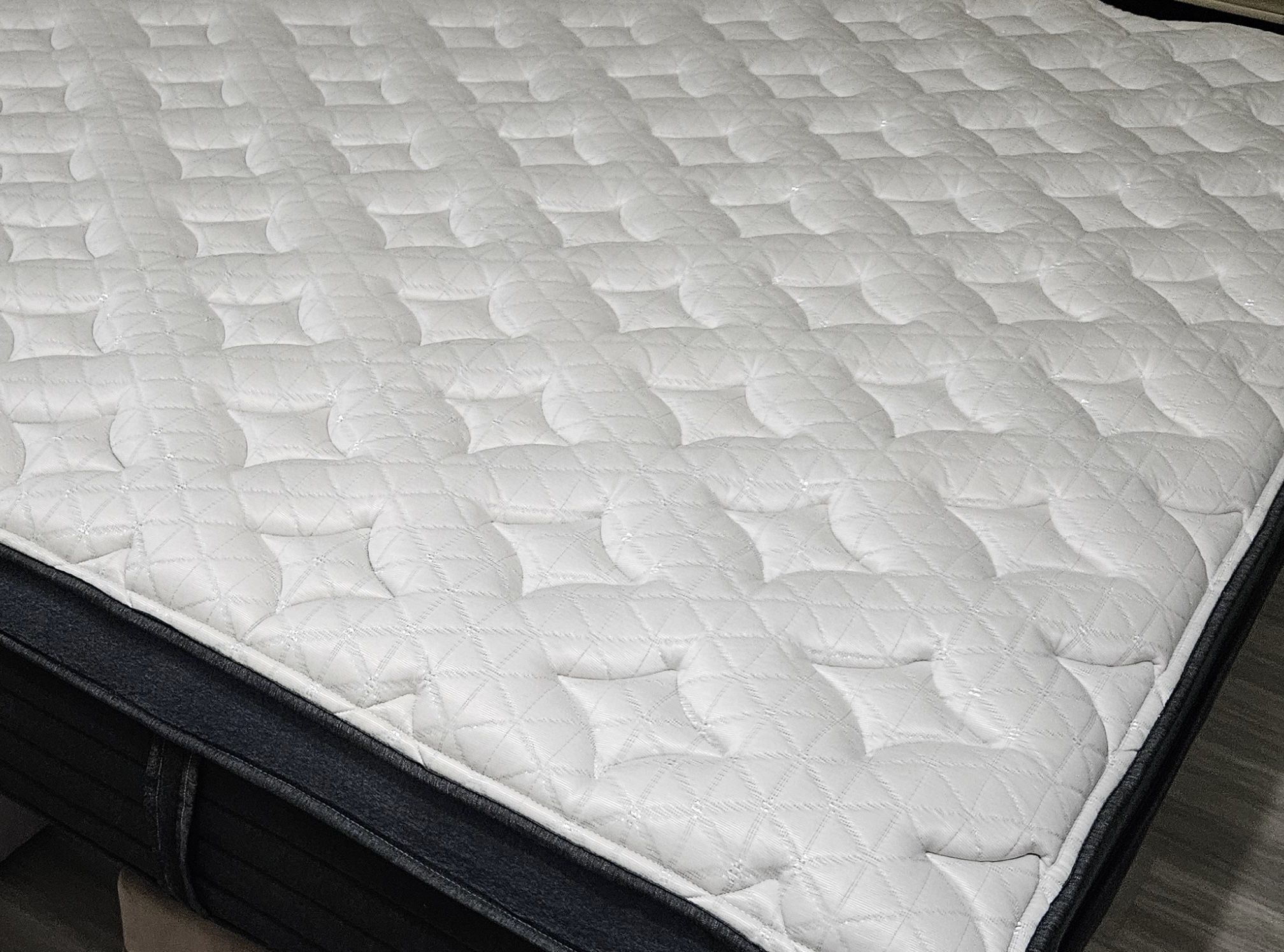HELIX MIDNIGHT LUXE MATTRESS- King size 