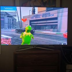55 Inch Samsung Smart TV With Remote 
