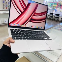 MacBook Air M2 8GB ram 256gb ssd