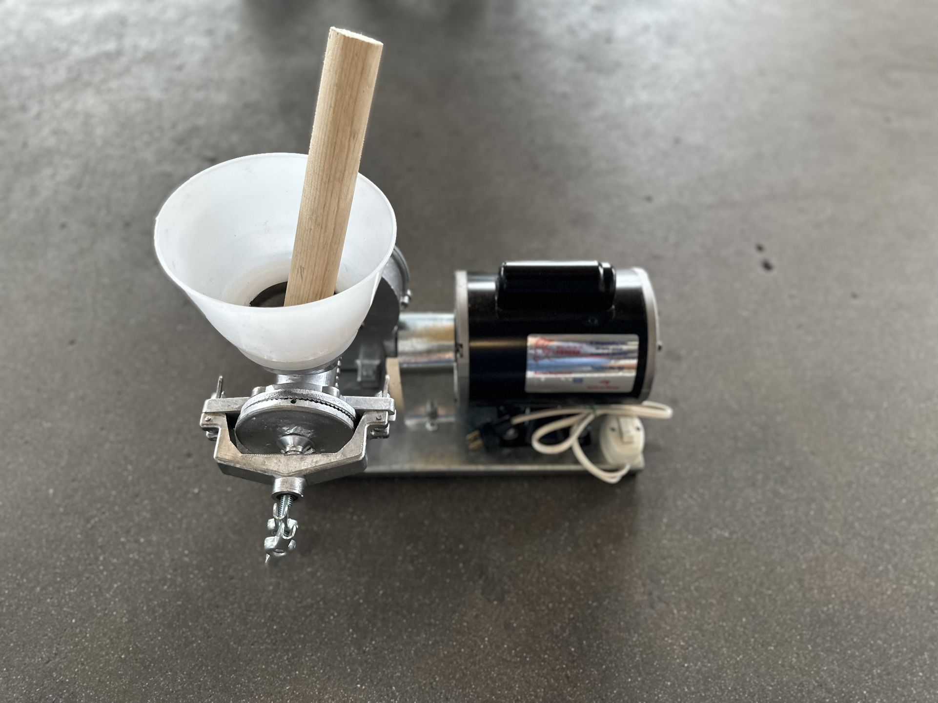 Molino Electrico Para Maíz. Para Hacer Tamales De Elote