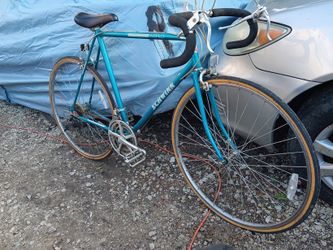 Nice SCHWINN World Road Bike Excellent Gently Used Condition 