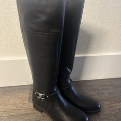 Guess Women’s Boots Size 7