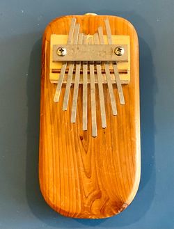 Mountain Melodies Cedar Board Diatonic 8-Stave Electric Kalimba/Thumb Piano