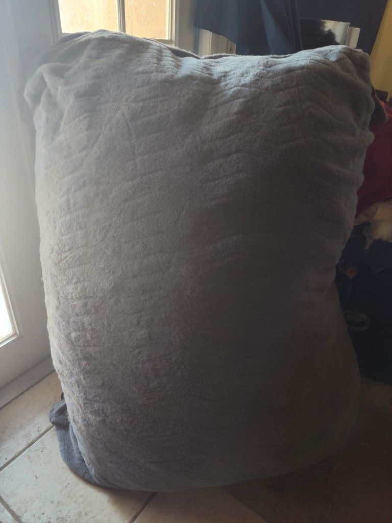 Large pillow with washable cover (READ DESCRIPTION)