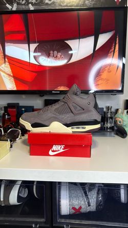 Air Jordan 4 Retro Taupe Haze Sneakers