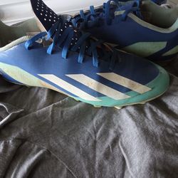 Soccer shoes