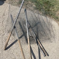 24” Tall Chicken Wire With Sticks 