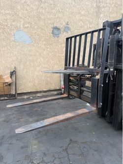 Forklift sideshift fork positioner