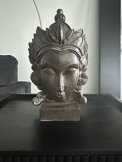 Large Decorative Asian-Style Head Sculpture – Lightweight & Elegant