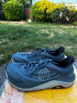 Topo Ultraventure 3 Women's Navy Blue Crescent Sneakers Size 11