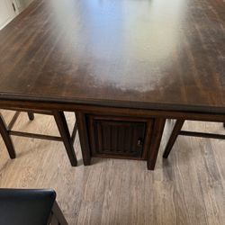 Dining Room Table  With 4 Chairs. .  