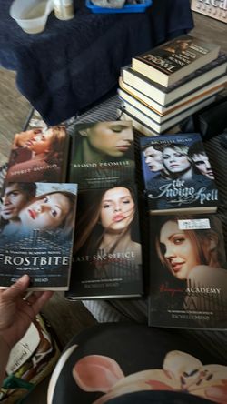 Richelle Mead - Vampire Academy series