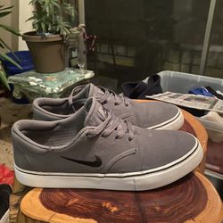 Men’s Nike SB Size 8.5 In Like New Condition!
