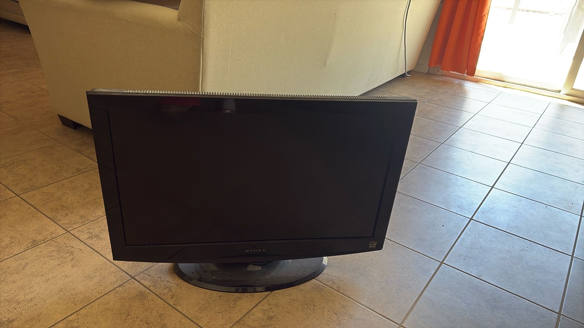 Dynex 32’ Flat Screen
