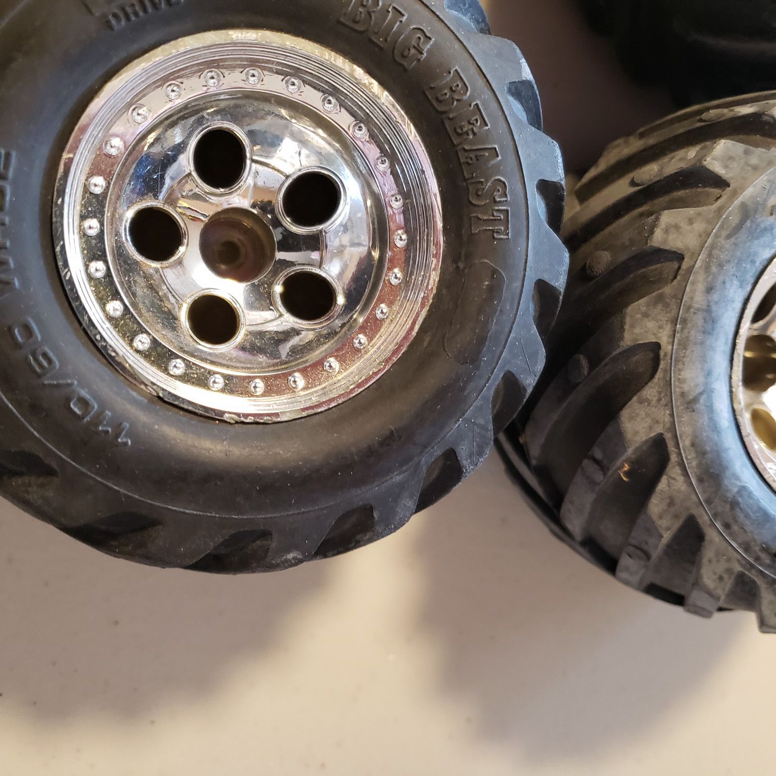 Set of tires and wheels for rc car