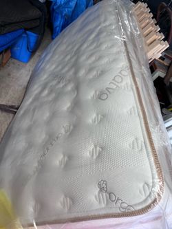 Brand New Twin mattress 14 in thick