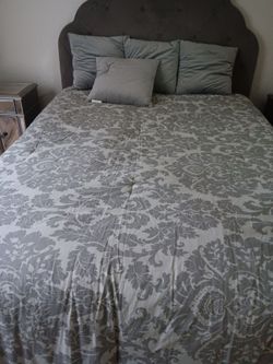 Bedroom set  Queens