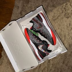 Nike  LeBron Size 10.5 Men Brand New 