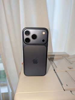 iPhone 17 pro - unlocked, like new. 256gb