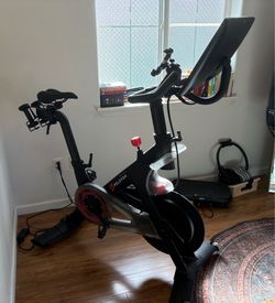 2021 Peloton training bike with weights