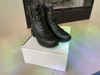 Black Guess Boots ā Womenās Size 7, Like New