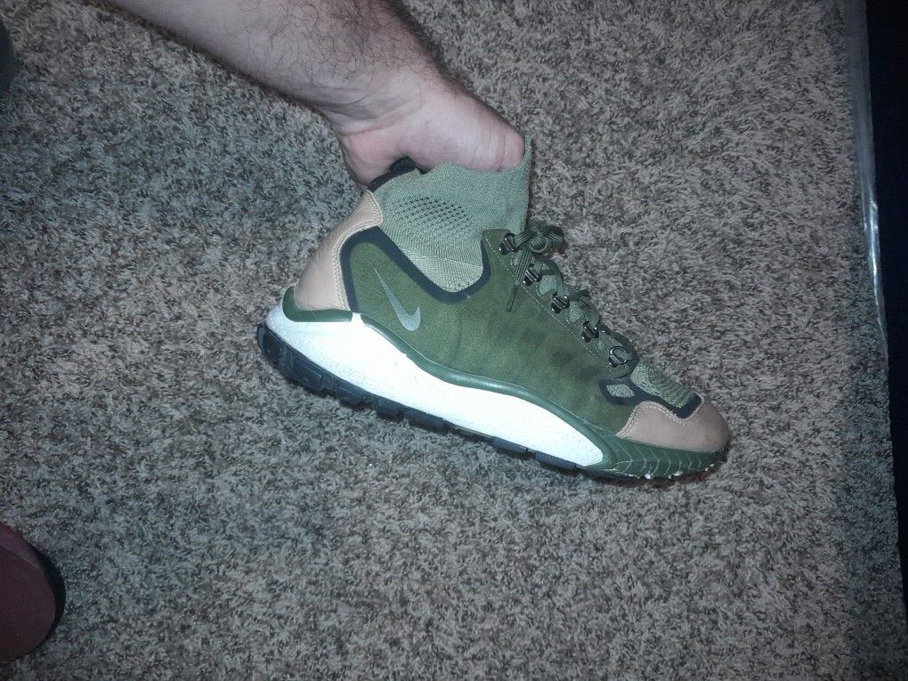 NIKE ZOOM TALARIA Mid 9.5 Mens