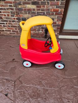 Little Tikes Cozy Coupe Ride-On Toy