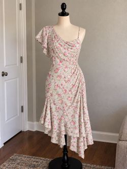 Size M ASTR the Label chiffon one shoulder floral dress