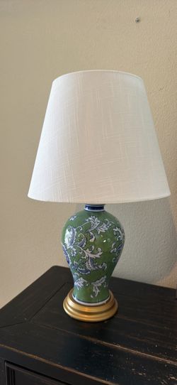 JONATHAN Y 24" Green/White French Country Ceramic Floral Urn Table Lamp, White Linen Shade,