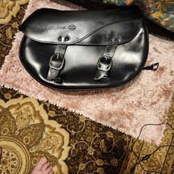 HARLEY DAVIDSON GENUINE HARD LEATHER DETACHABLE SADDLEBAG