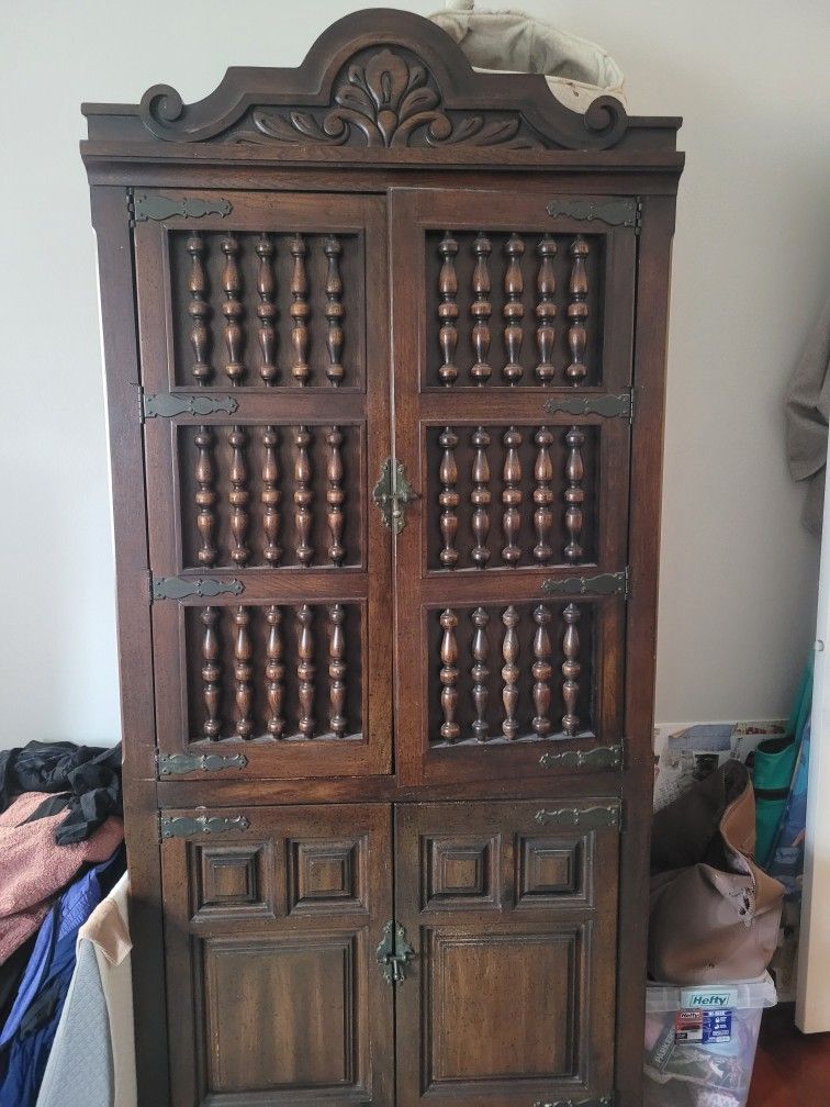 Armoire. Vintage. Antique. 70s