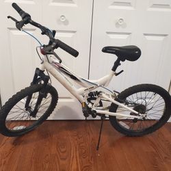 20" Mongoose muti gear Suspension Mountain Bike White nice high end bike