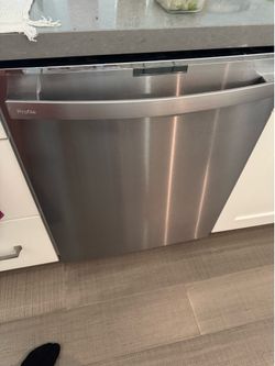 Dish washer