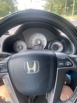 Vendo Honda Pilot 4WD . Trabaja Al 💯  Precio Es 7,800 Negociable   Tiene 148,926 Millas  La E Tenido Por 3 Años  Apenas Le Cambie Los Frenos 