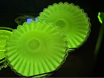 Fenton Ivory Crest Bowls glows brightly under UV light. 7“ x 2 3/4”.